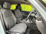 運転席シート廻りは使用感も少なく、良好な状態となっています。前オーナー様が丁寧に使っていたことがよくわかりますね。