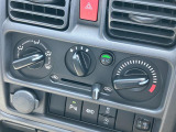 気温に合わせて直感的に操作することで、車内をいつでも快適に保てます。