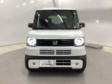 LEDヘッドライトを装備しています。LEDヘッドライトはとても明るく、雨の日や夜間走行も安全・安心です。オートライトコントロール付きで周囲の明るさに応じて自動で点灯・消灯します