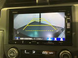 リバースギアに入れるだけで後方の表示へ切り替わります。夜間や雨の日の駐車も楽になりますよ。