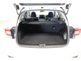 ハッチバックとしては十分な容量の荷室です