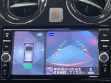 【アラウンドビューモニター】車を上から見下ろしているかのような映像で周囲の状況がひと目で確認、狭い駐車場に駐車するときも安心です♪