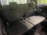 3列目シートはもちろん状態良好☆大人でもゆったりと座って頂けますので、大人数でのお出かけもラクラクです♪ご家族で、気の知れた仲間で、ドライブに行くのが楽しみですね♪