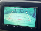 【バックカメラ】駐車時に後方がリアルタイム映像で確認できます。大型商業施設や立体駐車場での駐車時や、夜間のバック時に大活躍!運転スキルに関わらず、今や必須となった装備のひとつです!