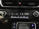 左右独立温度コントロールフルオートエアコンです。運転席、助手席それぞれで独立して温度設定ができます。冷え性の方が乗っても安心ですね♪