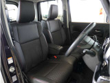 【清潔感のある運転席&助手席】隅々までクリーニングの行き届いた運転席&助手席。目立ったシミや汚れ等もございません。快適なドライブをどうぞ。