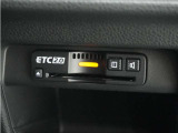 ◆ETC2.0装着◆進化したドライブ体験。料金収受システムだけだったETCが生まれ変わって、高速道路を賢く使うETC2.0に進化しました。多彩な情報サービスが便利で快適なドライブ体験を提供します。