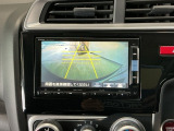 【バックカメラ】運転が苦手な方も車庫入れラクラクです!ギアをリバースに入れれば自動的に切り換わりますので、面倒な操作は不要です♪狭い駐車場もお車を傷つけず安心ですね!