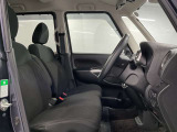 【運転席】シート周りは使用感も少なく、良好な状態となります。丁寧につかわれていたことがよくわかります。