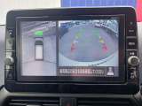 アラウンドビューモニターが装備されてるから、駐車場での車庫入れや、狭い道での走行もカメラで確認が出来るので安心。