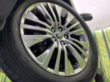 【純正19インチアルミホイール】外観にマッチした純正アルミホイールを装着しております。各種社外アルミホイールや、スタッドレスタイヤも取扱いしております。是非ご相談ください♪