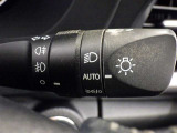 【オートライト】車外の明るさに応じて、自動的にライトの点灯・消灯をしてくれます。