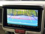 【バックカメラ】駐車時に後方がリアルタイム映像で確認できます。大型商業施設や立体駐車場での駐車時や、夜間のバック時に大活躍!運転スキルに関わらず、今や必須となった装備のひとつです!