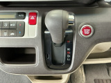 オートマチックシフトレバーは、手になじみ操作しやすい形状で安全運転にもつながります♪