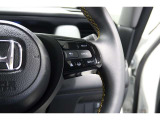 Hondaセンシングの機能のひとつ、アダプティブクルーズコントロール付!アクセルから足を離しても設定したスピードと前車との車間を保ち走行してくれます!車線維持もアシスト☆高速道路で疲労軽減ですね☆
