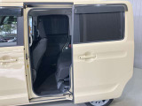 【両側オートスライドドア】子供を乗せたりするのにも隣のお車を気にせずストレスフリー★雨の日などはリモコンキーからドアの開閉ができとても便利な両側オートスライドドア★
