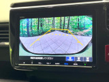 【バックカメラ】駐車時に後方がリアルタイム映像で確認できます。大型商業施設や立体駐車場での駐車時や、夜間のバック時に大活躍!運転スキルに関わらず、今や必須となった装備のひとつです!