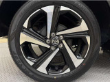「トヨタ純正アルミホイール」を装着!純正なので車のデザインともマッチしています。高級感やスポーティーさを際立たせてくれます。