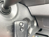 【キーフリーシステム】カバンやポケットに入れたままでもドアの施錠・解錠が可能なスマートキーを装備。エンジンのオン・オフ時もカギを取り出す必要が無いからとっても便利です♪