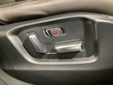 パワーシートを装備!体格や好みに応じたポジションをスムーズに調整できます。