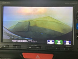 【バックカメラ】運転が苦手な方も車庫入れラクラクです!ギアをリバースに入れれば自動的に切り換わりますので、面倒な操作は不要です♪狭い駐車場もお車を傷つけず安心ですね!