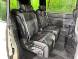 後部座席も気になるようなキズ・汚れやへたり等、大きなダメージはなく、良好な状態です。