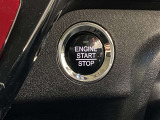 【プッシュスタート】スマートキーを携帯していればキーを取り出さずにドアを施錠&解錠。クルマの始動も可能です。