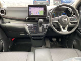 前席内装の全体像です。是非実車をご覧にお越し頂き実際にお座りください。