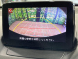 【バックカメラ】駐車時に後方がリアルタイム映像で確認できます。大型商業施設や立体駐車場での駐車時や、夜間のバック時に大活躍!運転スキルに関わらず、今や必須となった装備のひとつです!