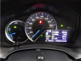 とっても見やすいメーターです。夜間時はラグジュアリーな気分にさせてくれる照明が魅力ですので、夜のドライブも楽しみになりますよ♪