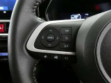 【ステアリングスイッチ】ステアリングから手を伸ばさなくても簡単にオーディオコントロールできますので、安全ですね。