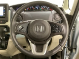 ハンドルにHondaセンシング系のクルーズコントロールやレーンキープアシストなどのスイッチと、オーディオの操作スイッチが装備されています。ハンドルから手を離さず安全に操作できます。