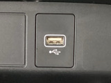 【USBポート】USBポートも装備されています♪スマートフォンのオーディオに連携も可能です。今や欠かせない装備の一つです!