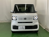 LEDヘッドライトを装備しています。LEDヘッドライトはとても明るく、雨の日や夜間走行も安全・安心です。オートライトコントロール付きで周囲の明るさに応じて自動で点灯・消灯します