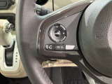 ステアリングにオーディオ操作スイッチが付いています。オーディオ画面に直接タッチしなくても操作が出来ますので、運転に集中できます。