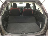 シートアレンジが多彩で、荷物の大小に応じてスペースを変えられる便利なお車です!