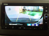 バックも安心のリアカメラ付いています。リアカメラがあると、いつでも安全にバックできますね。死角も減ります。3ビュー切り替え、ガイド線表示なので便利です。