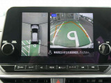 まるで空から見下ろしたかのような映像を映し出すアラウンドモニターだから、車庫入れもラクラクです!