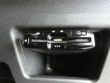 ETC車載器付きです。高速道路の料金所渋滞も解消!落ち着いてスムーズに通過できます。今や必需品の一つとなった装備ですね。