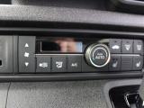 オートエアコンなので設定した温度で車内の温度を保ってくれます♪