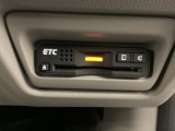 ハンドルの右下にETCがついています。高速道路の料金所の通過も楽々です!。 カードの取り出しもしやすい場所についています。