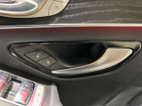 メモリー付き電動シートも装備されておりますのでシート位置を3パターン記憶できます。