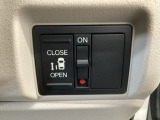 【片側パワースライドドア】片側がパワースライドドアになっており、運転席のスイッチやスマートキーでも開閉が可能です!開口部も広いので乗り降りも楽々♪