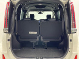 普段のお買い物や通勤、送迎等に十分な荷室スペースを確保しております。セカンドシートを倒すと、大きな荷物の積載も可能です♪