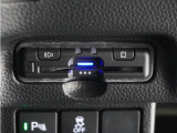 視界広々で非常に運転しやすくロングドライブでも疲れを感じさせないすっきりとまとまったインパネ周りです。