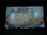 バックカメラの画像です。ガイドラインがスムースな車庫入れをサポートいたします。車庫入れの安心感がアップしますね。