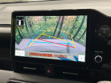 【バックカメラ】駐車時に後方がリアルタイム映像で確認できます。大型商業施設や立体駐車場での駐車時や、夜間のバック時に大活躍!運転スキルに関わらず、今や必須となった装備のひとつです!