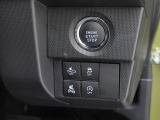 納車前に12ヶ月点検・エンジンオイル交換・ バッテリー交換・ワイパーゴム交換・キーレス、キーフリーの電池交換を実施しております。ダイハツの整備士がきっちりと点検したお車をお届けいたします!