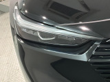LEDヘッドライトは、点灯の瞬間から最大光量を発揮し、突然暗くなるトンネルなどでの安定感を高めます。