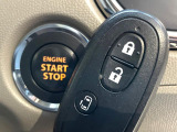 【キーレス】少し離れた場所からでもボタン一つでドアの開錠・施錠ができるのでとっても便利!ドアの鍵穴周りに傷をつけることもありません♪